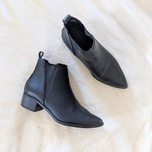Black Pointy Toe Chelsea Boots